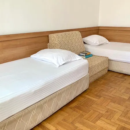 Тедис Хоум *