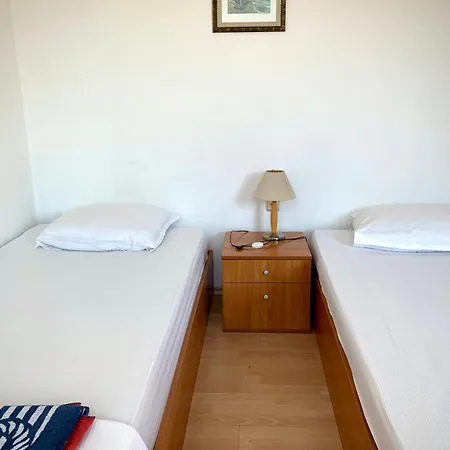 招待所 Тедис Хоум *