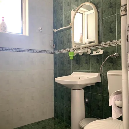 招待所 Тедис Хоум *