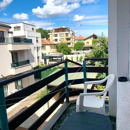 Тедис Хоум *